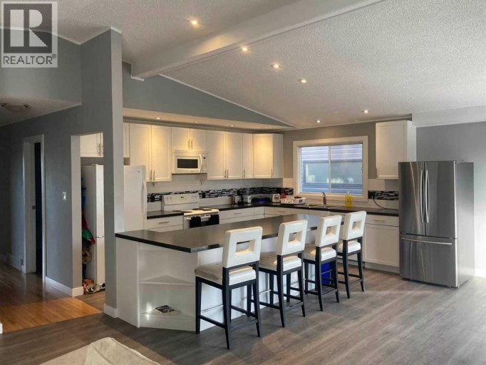2457 22A Street NW, Calgary, Alberta, T2M3X8