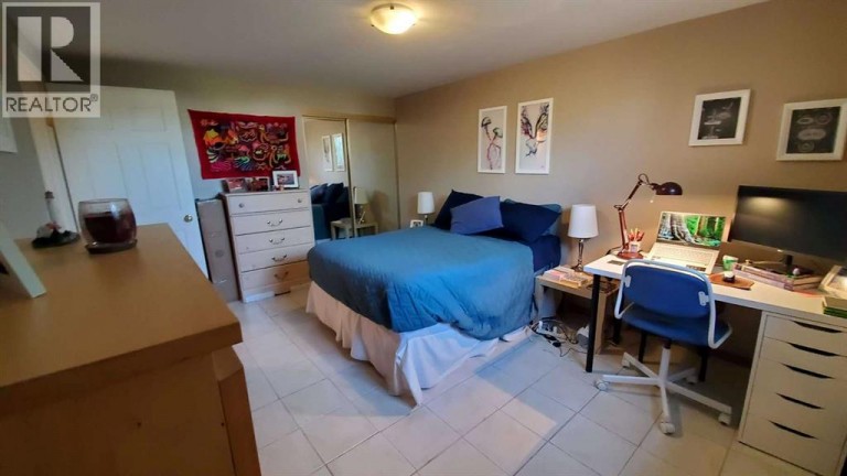 2457 22A Street NW, Calgary, Alberta, T2M3X8