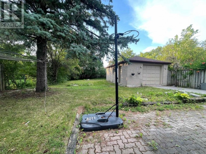 MAIN FLOOR - 116 CARTIER CRESCENT, Richmond Hill (Crosby), Ontario, L4C2N6
