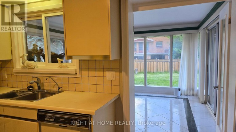 20 MAY AVENUE, Richmond Hill (North Richvale), Ontario, L4C3S6