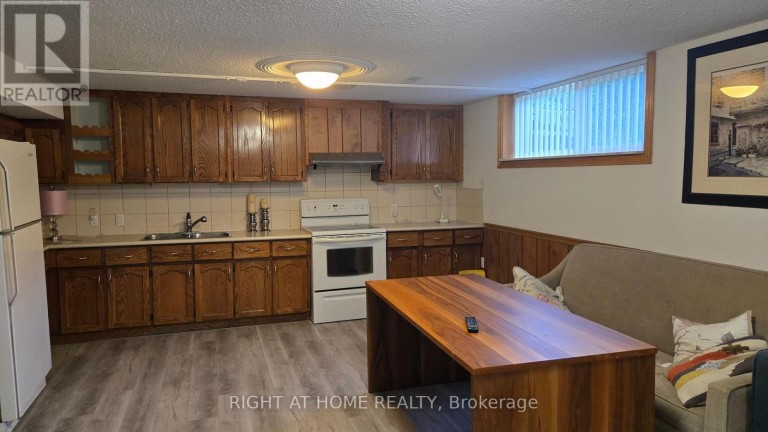 20 MAY AVENUE, Richmond Hill (North Richvale), Ontario, L4C3S6