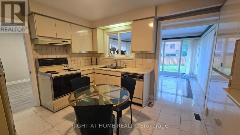 20 MAY AVENUE, Richmond Hill (North Richvale), Ontario, L4C3S6
