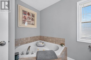 13 WATERGATE DRIVE Ashfield-Colborne-Wawanosh (Colborne) Ontario photo 16