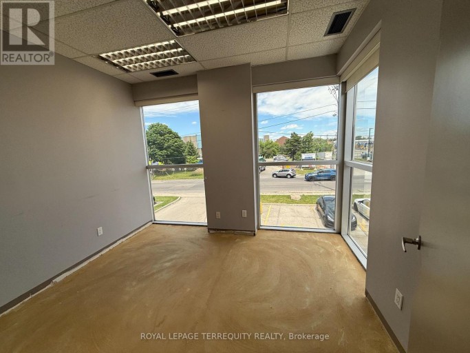 A - 85 INGRAM DRIVE, Toronto (Brookhaven-Amesbury), Ontario, M6M2M2