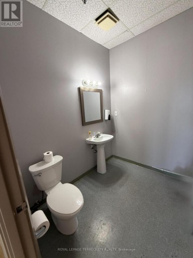 A - 85 INGRAM DRIVE, Toronto (Brookhaven-Amesbury), Ontario, M6M2M2