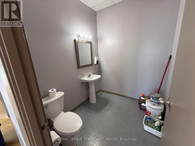 A - 85 INGRAM DRIVE, Toronto (Brookhaven-Amesbury), Ontario, M6M2M2