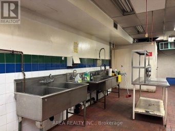 635 GERRARD ESTATES E Toronto (South Riverdale) Ontario photo 3