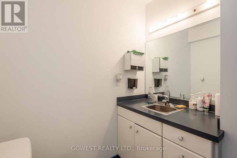 2 &3 FLOOR - 141 RONCESVALLES AVENUE, Toronto (Roncesvalles), Ontario, M6R2L2