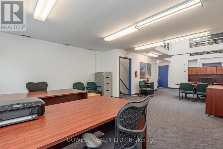 2 &3 FLOOR - 141 RONCESVALLES AVENUE, Toronto (Roncesvalles), Ontario, M6R2L2