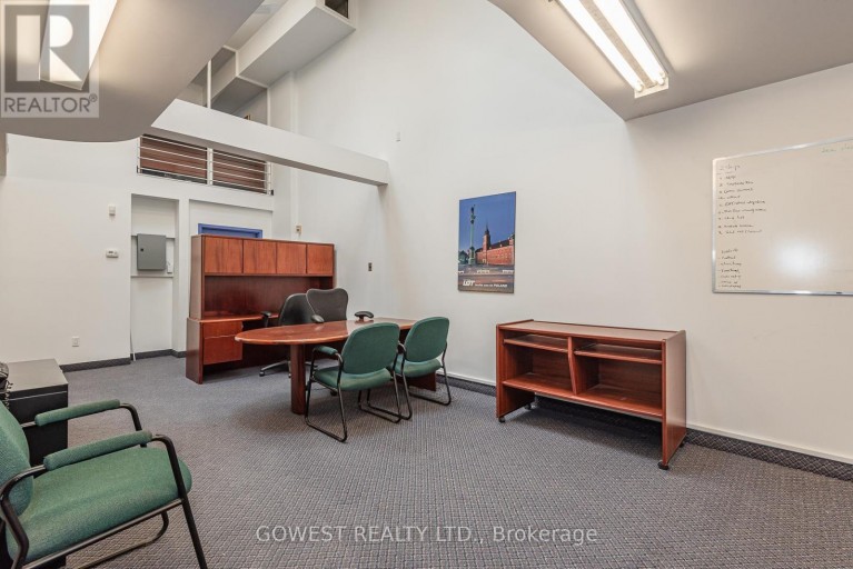 2 &3 FLOOR - 141 RONCESVALLES AVENUE, Toronto (Roncesvalles), Ontario, M6R2L2