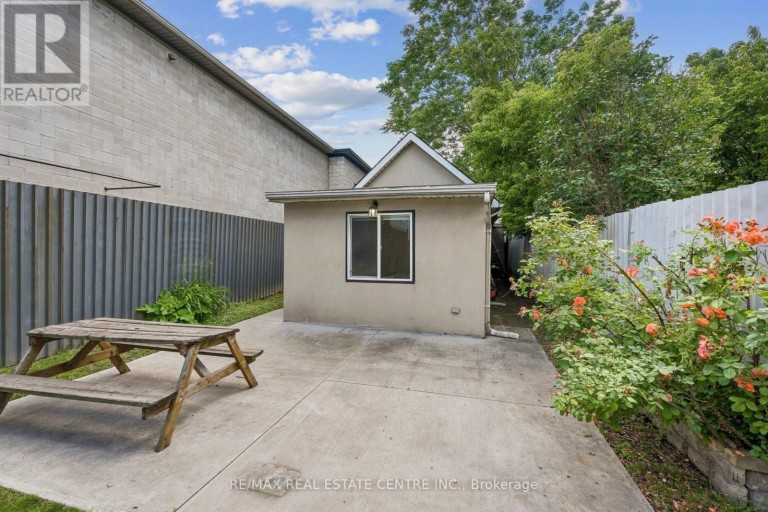 43 WHITFIELD AVENUE, Hamilton (Industrial Sector), Ontario, L8L4B5