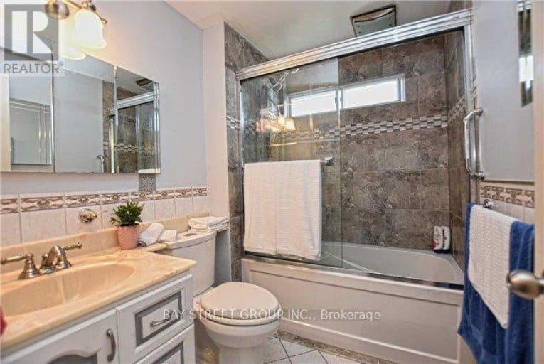 37 CALEDON COURT, Oshawa (Centennial), Ontario, L1G7L6