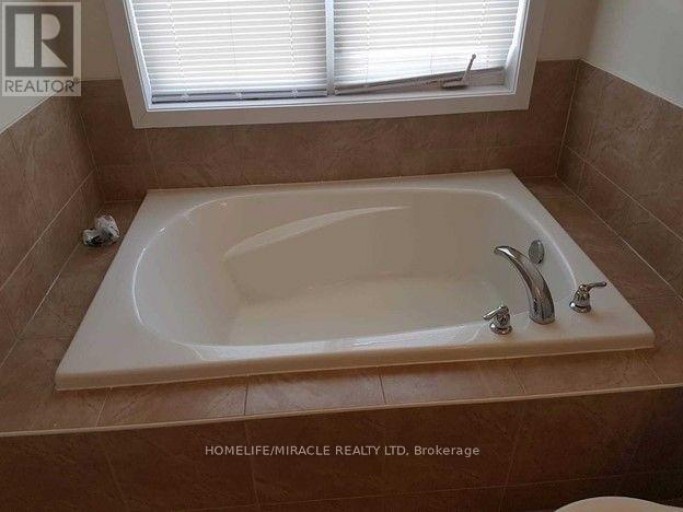 35 SHERWAY STREET, Hamilton (Stoney Creek), Ontario, L8J0J4