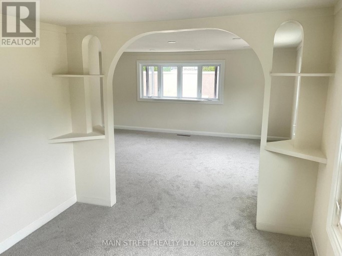 UPPER - 161 CHARLOTTE STREET, Newmarket (Gorham-College Manor), Ontario, L3Y3S7