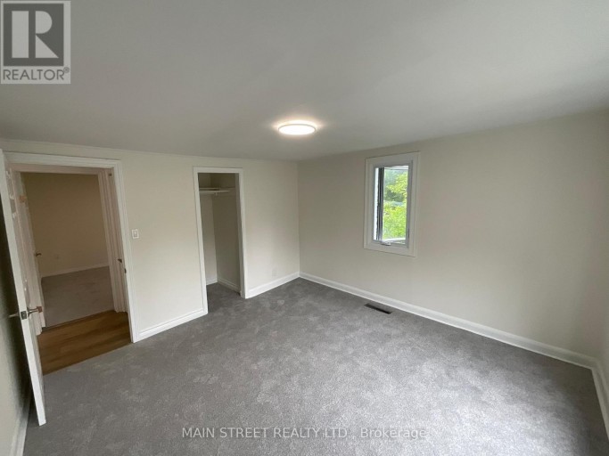 UPPER - 161 CHARLOTTE STREET, Newmarket (Gorham-College Manor), Ontario, L3Y3S7