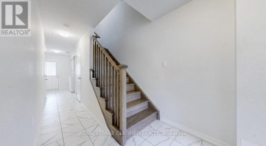 65 HOLDER DRIVE Brantford Ontario photo 2