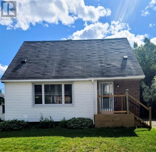 135 Dieppe Ave, Elliot Lake, Ontario (id Sm261603)