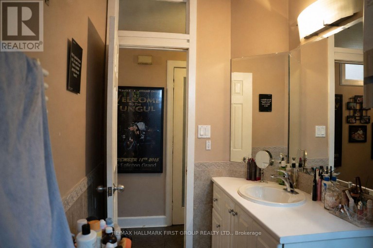 307 GREENWOOD AVENUE, Toronto (Greenwood-Coxwell), Ontario, M4L2R6