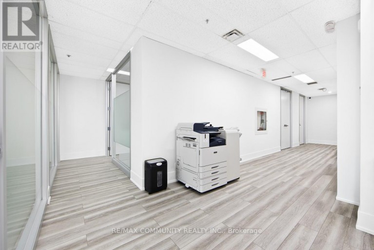 212 - 105 GORDON BAKER ROAD, Toronto (Hillcrest Village), Ontario, M2H3P8