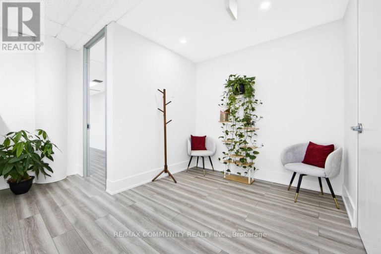 212 - 105 GORDON BAKER ROAD, Toronto (Hillcrest Village), Ontario, M2H3P8