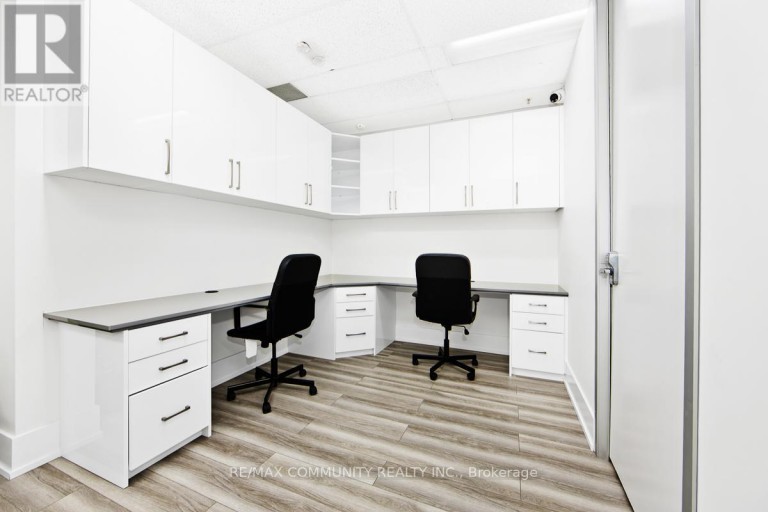 212 - 105 GORDON BAKER ROAD, Toronto (Hillcrest Village), Ontario, M2H3P8