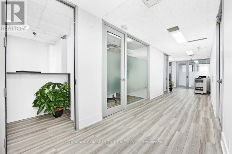 212 - 105 GORDON BAKER ROAD, Toronto (Hillcrest Village), Ontario, M2H3P8