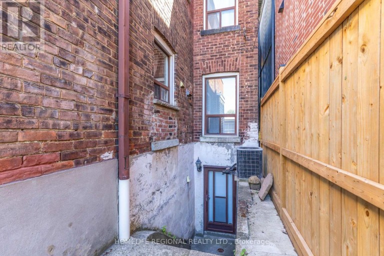 122 EMERSON AVENUE, Toronto (Dovercourt-Wallace Emerson-Junction), Ontario, M6H3T1