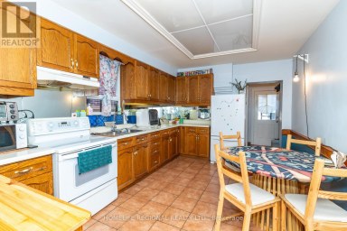 122 EMERSON AVENUE Toronto (Dovercourt-Wallace Emerson-Junction) Ontario photo 9