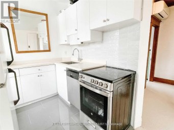 #UPPER - 98 WOODYCREST AVENUE Toronto (Danforth Village-East York) Ontario photo 2