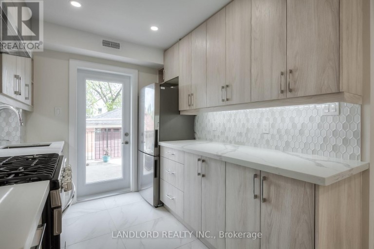 MAIN - 36 YORE ROAD, Toronto (Beechborough-Greenbrook), Ontario, M6M1W5