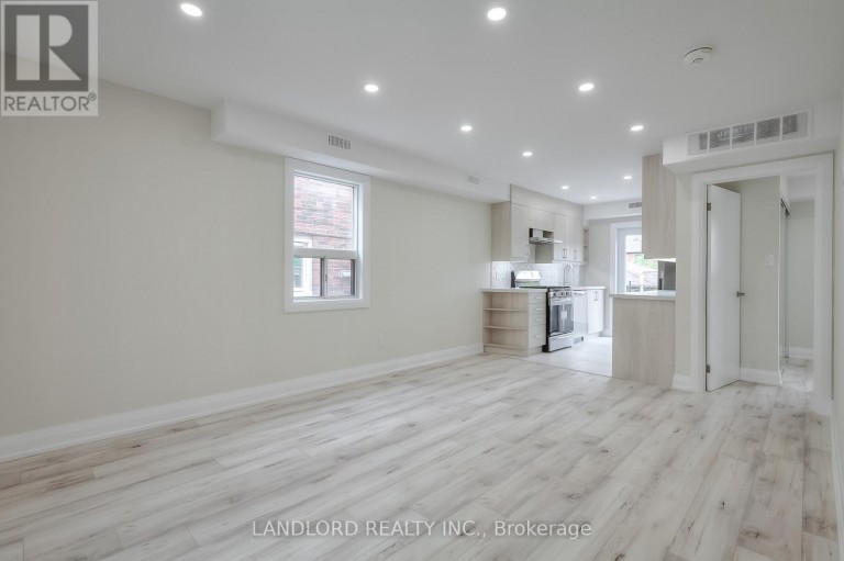 MAIN - 36 YORE ROAD, Toronto (Beechborough-Greenbrook), Ontario, M6M1W5