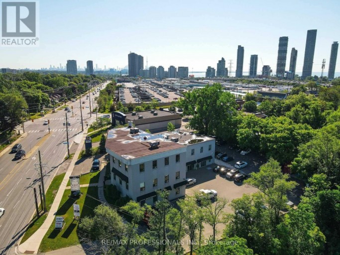 107 - 523 THE QUEENSWAY WAY, Toronto (Stonegate-Queensway), Ontario, M8Y1J7