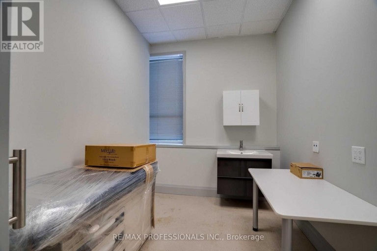 107 - 523 THE QUEENSWAY WAY, Toronto (Stonegate-Queensway), Ontario, M8Y1J7