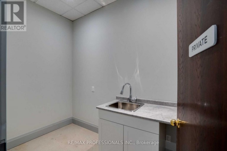 107 - 523 THE QUEENSWAY WAY, Toronto (Stonegate-Queensway), Ontario, M8Y1J7