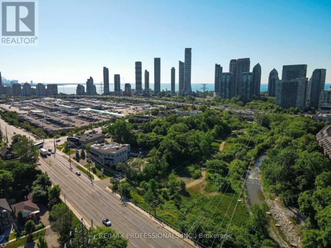107 - 523 THE QUEENSWAY WAY, Toronto (Stonegate-Queensway), Ontario, M8Y1J7
