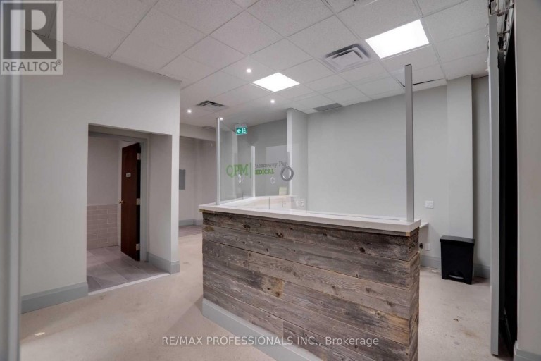 107 - 523 THE QUEENSWAY WAY, Toronto (Stonegate-Queensway), Ontario, M8Y1J7
