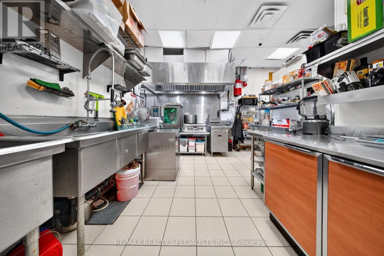 3 - 2930 ISLINGTON AVENUE, Toronto (Humber Summit), Ontario, M9L2K5