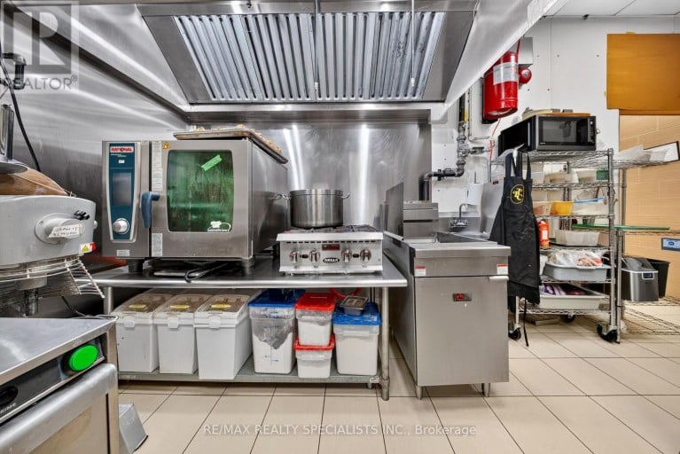3 - 2930 ISLINGTON AVENUE, Toronto (Humber Summit), Ontario, M9L2K5