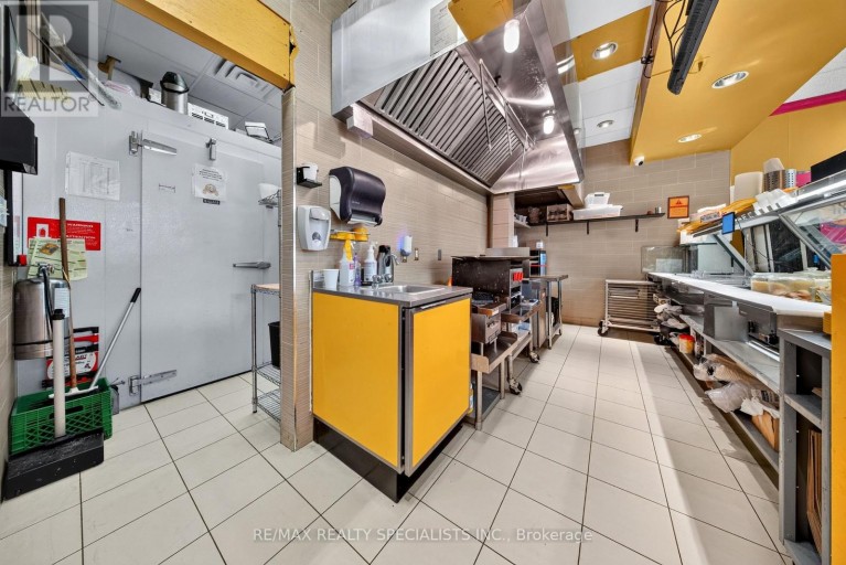 3 - 2930 ISLINGTON AVENUE, Toronto (Humber Summit), Ontario, M9L2K5