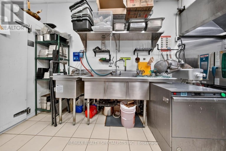 3 - 2930 ISLINGTON AVENUE, Toronto (Humber Summit), Ontario, M9L2K5