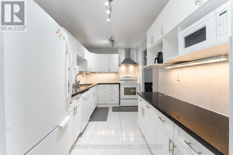 612 - 4062 LAWRENCE AVENUE E, Toronto (West Hill), Ontario, M1E4V5