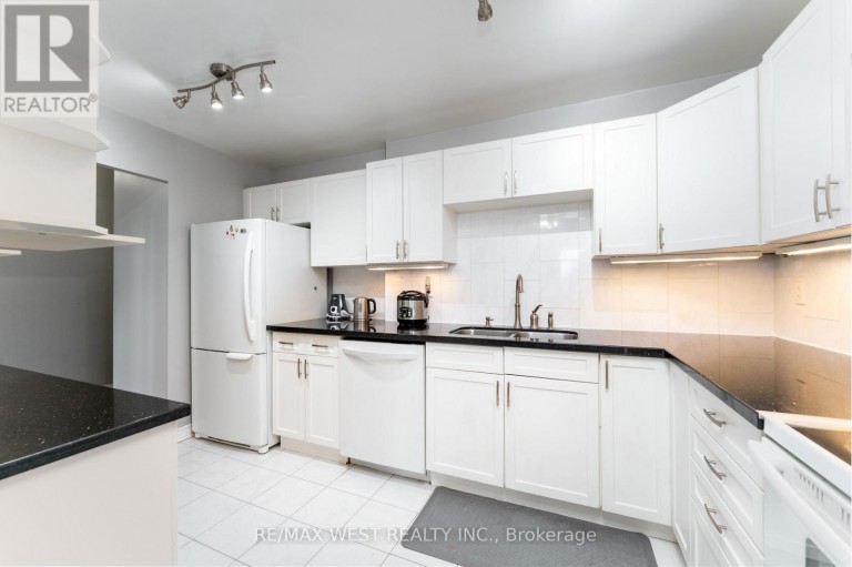 612 - 4062 LAWRENCE AVENUE E, Toronto (West Hill), Ontario, M1E4V5