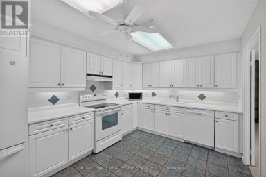 1208 - 2175 MARINE DRIVE Oakville (BR Bronte) Ontario photo 9