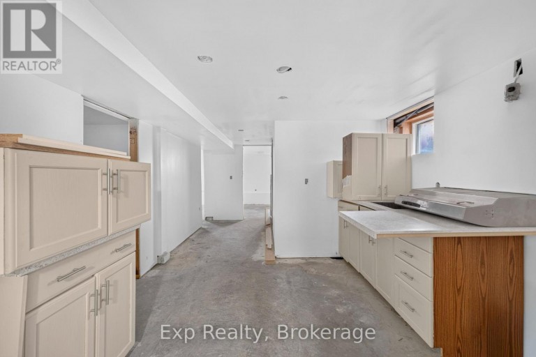15 REDDEN STREET, Kingston (City SouthWest), Ontario, K7M4K9