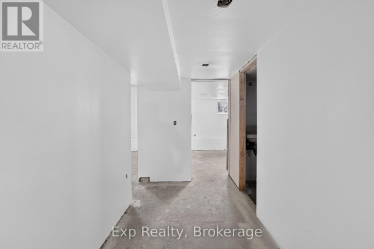 15 REDDEN STREET, Kingston (City SouthWest), Ontario, K7M4K9