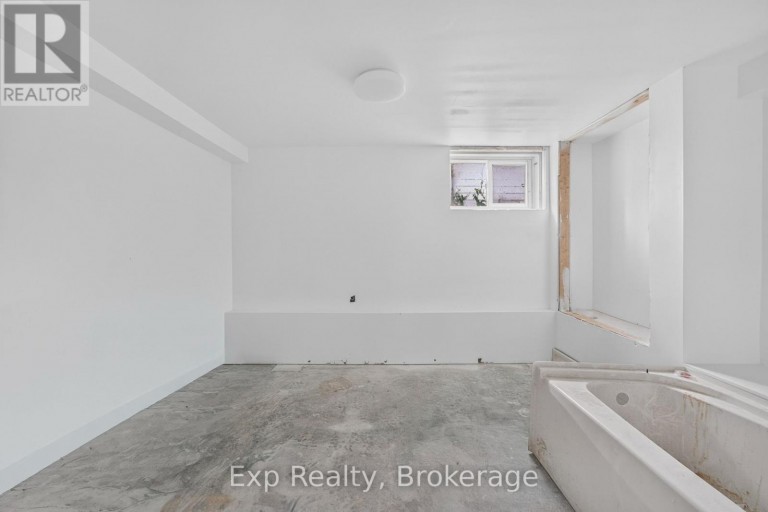 15 REDDEN STREET, Kingston (City SouthWest), Ontario, K7M4K9