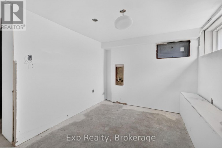 15 REDDEN STREET, Kingston (City SouthWest), Ontario, K7M4K9