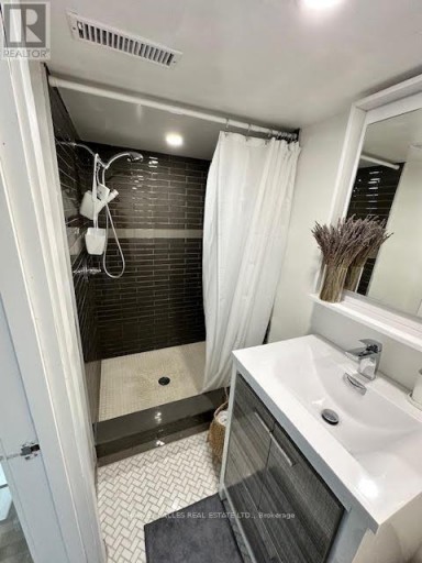 LOWER - 115 NORTHCLIFFE BOULEVARD, Toronto (Oakwood Village), Ontario, M6E3K5
