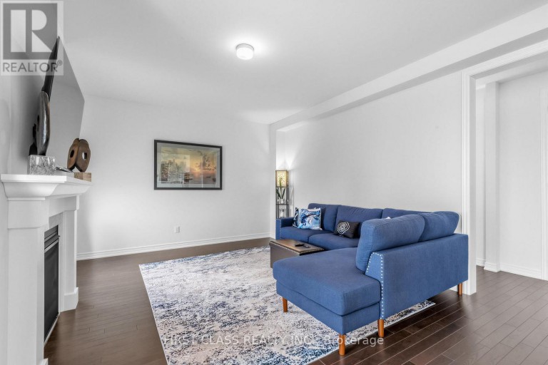 15 ABBEY CRESCENT, Barrie, Ontario, L9J0W9