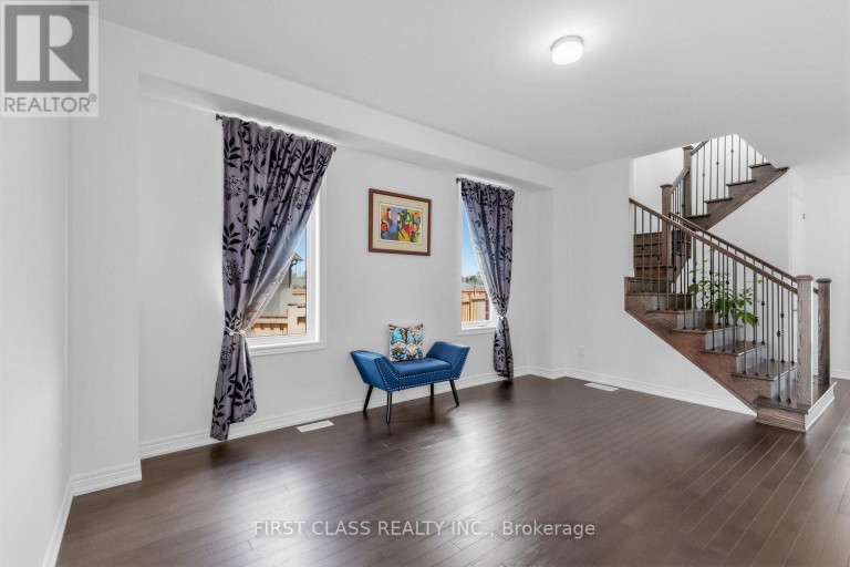 15 ABBEY CRESCENT, Barrie, Ontario, L9J0W9